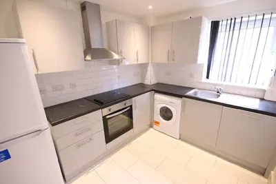 Image de Appartement de 3 chambres pour famille. Super endroit.