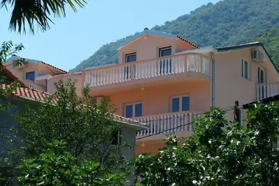 Image de Frontline Appartement avec vue imprenable et un parking sur la baie de Kotor