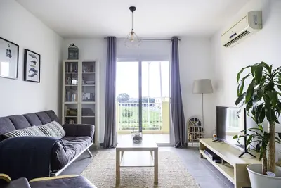 Image de Appartement moderne ★ Parking ❤ Netflix ✔ 2 minutes de la plage ** Superhost **
