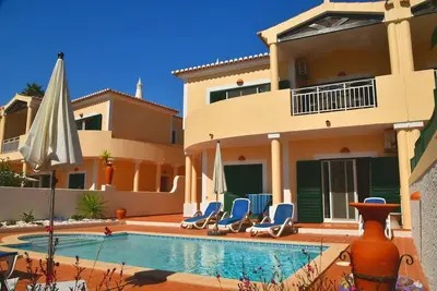 Image de Belle villa avec piscine privée, vue imprenable sur la mer, à pied de la plage