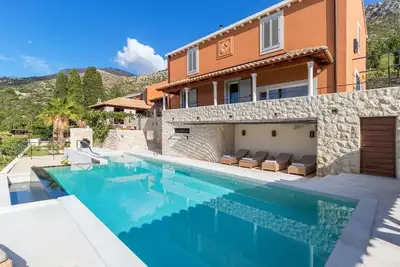 Image de Luxury Villa New World with Pool
