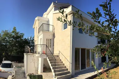 Image de Nouvelle villa spacieuse Patrick House avec belle vue sur la baie de Tivat
