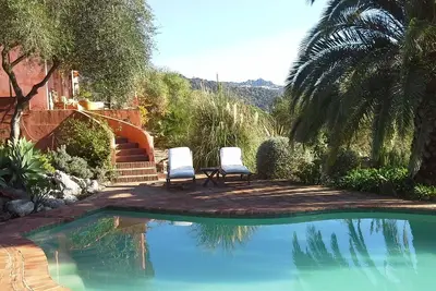 Image de retraite romantique avec vue magnificant, piscine et Wifi