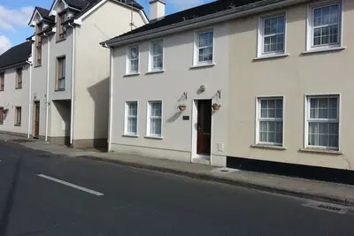 Image de Sionna - Maison de ville de 3 chambres dans le charmant village de Keshcarrigan Co. Leitrim