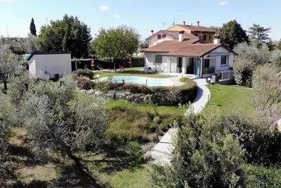 Maison en style moderne avec piscine