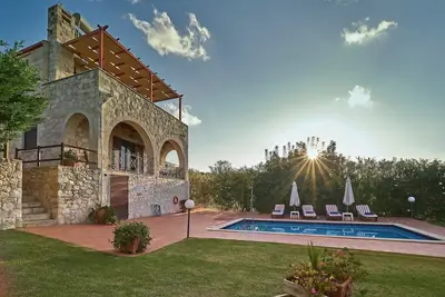 Piscine privée ★ Villa en pierre ★ Vue sur la mer