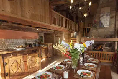 Image de Chalet Gîte, charme et caractère dans une  ambiance montagne cosy.