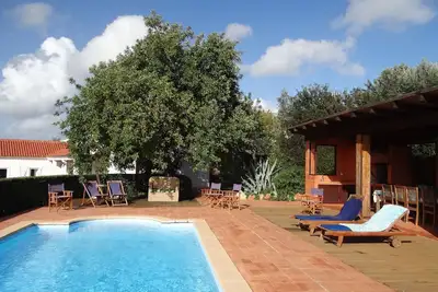 Image de Horta do Limão, maison de campagne à 4 km de la plage.