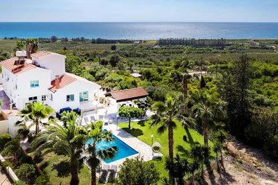 Image de Très privée, Grand 5 * Villa, 5 chambres, grande piscine, 1 min de la plage, Lunapark, Seaview