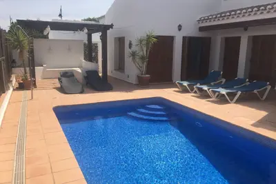 Image de El Valle Villa À Louer. El Valle Golf Resort Villa 4 Chambres, Piscine Chauffee