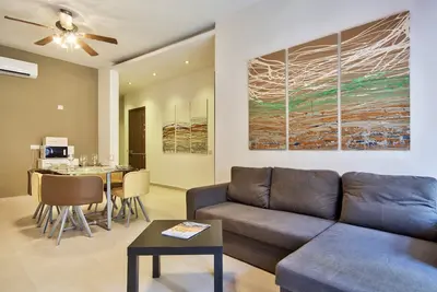 Image de Central Flat with Traditional Maltese Balcony