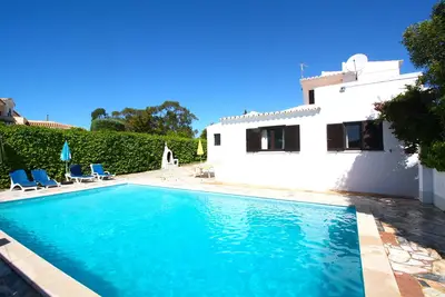Image de Villa avec piscine privée à distance de marche des commodités / plages / centre ville