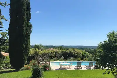 Image de Grande maison familiale avec piscine privée