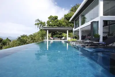 Image de Villa moderne et luxueuse, au-dessus de plage de Surin, belle vue sur mer