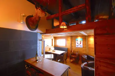 Image de Beau chalet à 1800 mètres d'altitude, rénové dans un style haut de gamme