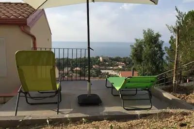 Appartement dans un environnement tranquille. Une vue imprenable sur la mer