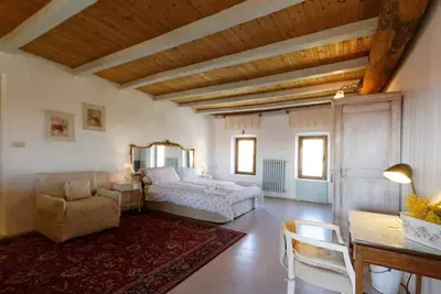 Image de Entre les murs antiques. Une oasis de détente