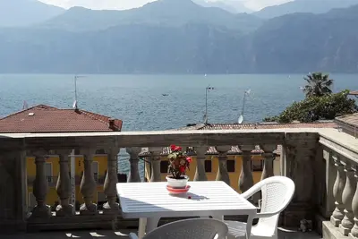 Image de \"La Villetta\" Belle Petite Maison Dans La Vieille Ville, Avec Vue Panoramique Sur Le Lac