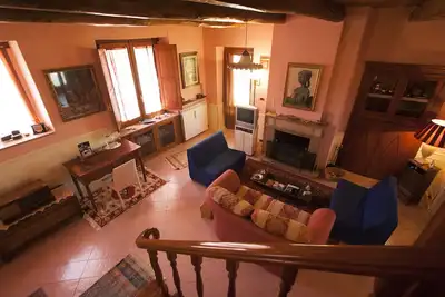 Image de maison individuelle avec jardin, cuisine, buanderie, salle de bain avec jacuzzi