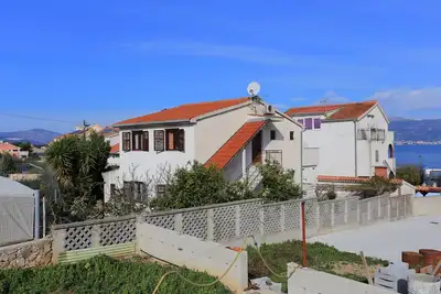 Image de Appartement de deux chambres avec la terrasse Slatine, Ciovo (A-16345-b)