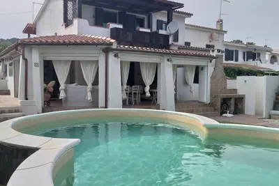 Image de Villa avec femme de ménage à 200 m de la mer à Porto Columbu (1 km de Pula)