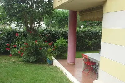 Image de Appartement 45 m2 en rez de jardin chambre