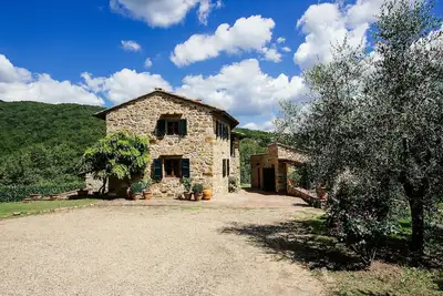 Image de Typical farmhouse in the heart of the Chianti