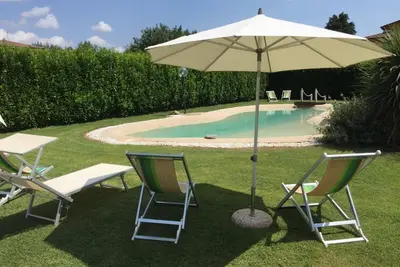 Betulla, Barga! Piscine privée de style \"plage\", Wifi, bar/restaurants à pied!