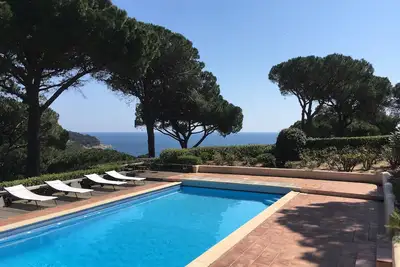 Image de Propriété de charme, vue panoramique sur mer, piscine, tennis privé, clim