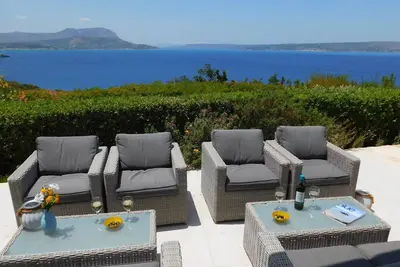 Image de Villa de luxe privée de 4 à 5 chambres avec piscine à débordement, salle de jeux et vues incroyables