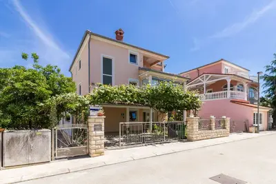 Image de Appartement pour 4 personnes près de la plage air conditionné internet z. emplacement