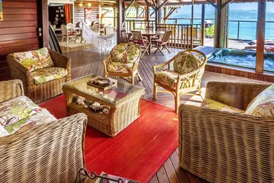 Image de Coup de coeur, tout en bois, 4 ch, 5 sdb, vue mer féerique 180°, jacuzzi,