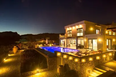 Image de Top Luxury 5 Bedroom Villa With Private Tennis Court And Heated Pool In Pefkos