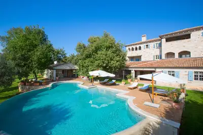 Image de Villa De Luxe de la plus haute classe, avec piscine chauffée, 1000m2 wnf, 30, 000m2 jardin