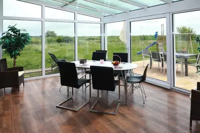 Image de Votre rêve de jardin d'hiver pour toute la famille - sauna - vacances à Rügen avec votre chien