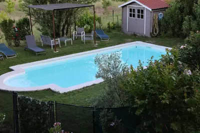 Image de Rez de jardin de villa avec piscine