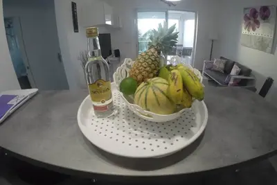 Image de T3 De Standing Vue Mer, Piscine Sur La Plage Des Raisins Clairs