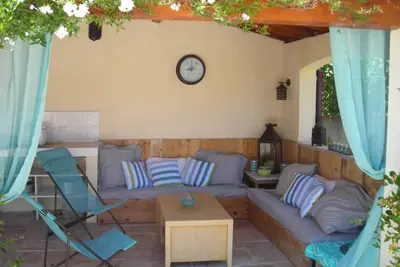 Image de Villa climatisée 6 pers et son pool house tout équipé à 800m du centre d'Uzes