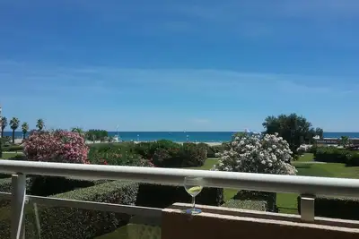 Magnifique  vue sur la mer à un pas de la plage classé 4 étoiles préfectorales