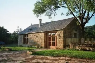 Image de Gîte: Grange aménagée face à un château  dans une campagne préservée