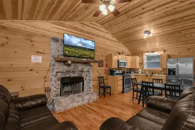 Image de Little Pine Cabin sur Big Pine Rd dans les Hocking Hills-10 min. à la grotte du vieil homme