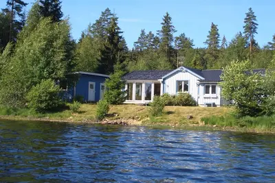 Image de Grande maison de vacances au bord du lac Mulserydsjön avec sauna