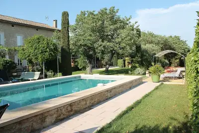 Image de Gîte cosy proche du Luberon avec piscine.