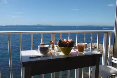 Image de Appartement les pieds dans l'eau, avec une vue magnifique sur la baie de Rosas