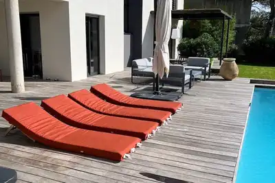 Image de Villa contemporaine au calme, chambres climatisees, 10 minutes du centre ville.