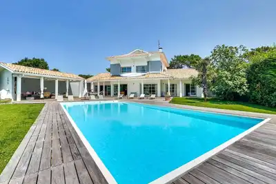 Image de Villa d'Architecte entre Centre-ville et plage