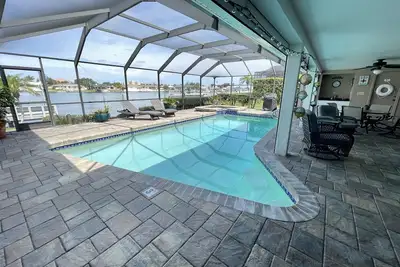 Image de Piscine Relaxante Bord De L'Eau PRIVÉ 1 Histoire 4/3 Dock Lrg Master