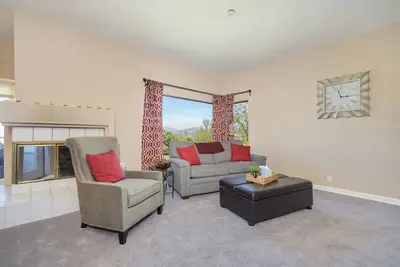 Image de * Beaux meubles et vues magnifiques * - Nouveaux tapis et meubles de salon