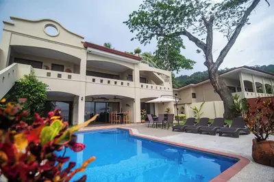 Image de Maison de luxe moderne de 5 chambres en bord de mer sur la plage de Jaco - Casa Rio Mar