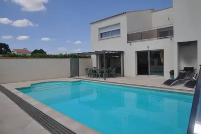 Image de Villa confortable, piscine couverte, sauna, parc, St Vincent s/ Jard 85 5 Clés